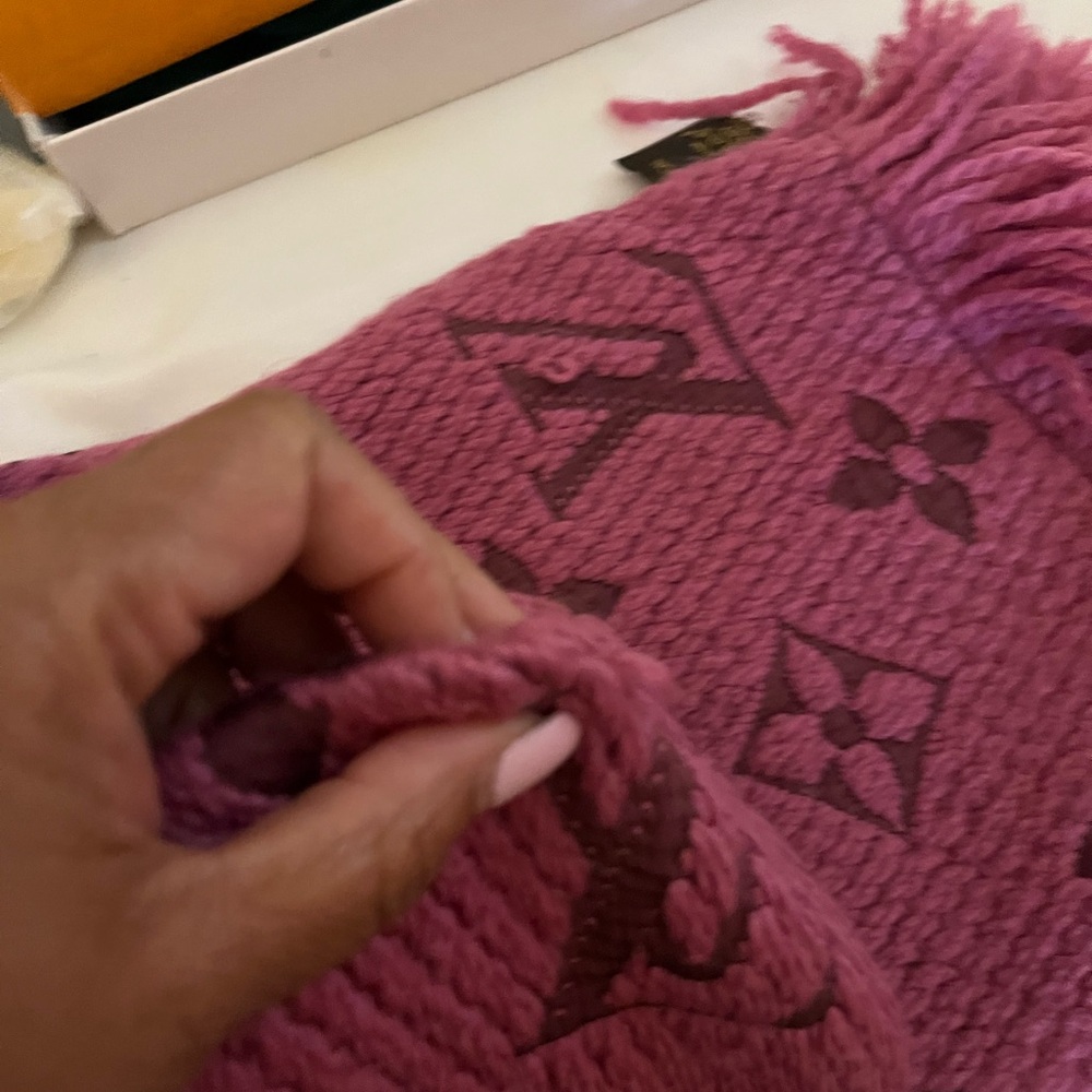 🔥SOLD🔥Louis Vuitton Pink Logomania Scarf - Picture 5 of 5
